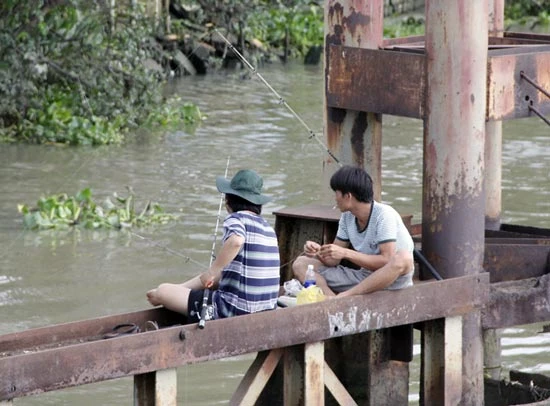 Câu cá nơi nguy hiểm