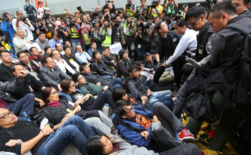 Cảnh sát Hồng Công bắt giữ 247 người biểu tình