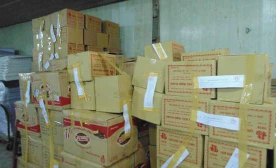 Bắt quả tang hơn 10.000 bloc lịch 2015 in lậu