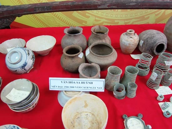 Nhà sưu tập Nguyễn Ngọc Ẩn trao tặng nhiều cổ vận cho Bảo tàng Bình Thuận