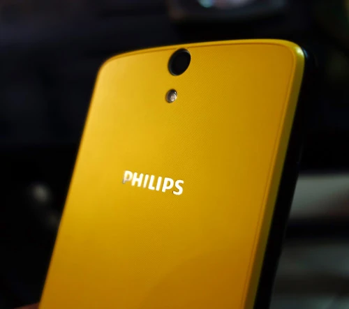 Philips Xenium V387 – Smartphone cho cả ngày dài năng động