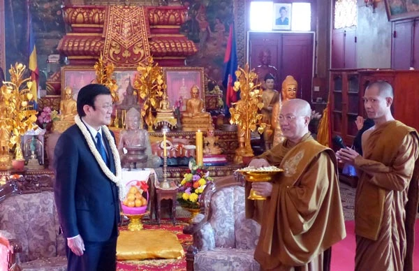 Chủ tịch nước gặp gỡ các doanh nghiệp Việt Nam đang đầu tư, kinh doanh tại Campuchia