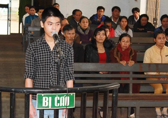 Đắk Lắk: Đâm chết bạn, một học sinh lãnh án 11 năm tù