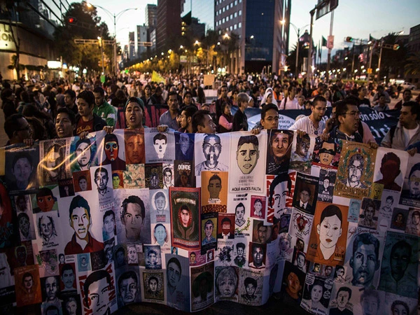 Hàng ngàn người xuống đường ở Mexico phản đối vụ tàn sát 43 sinh viên