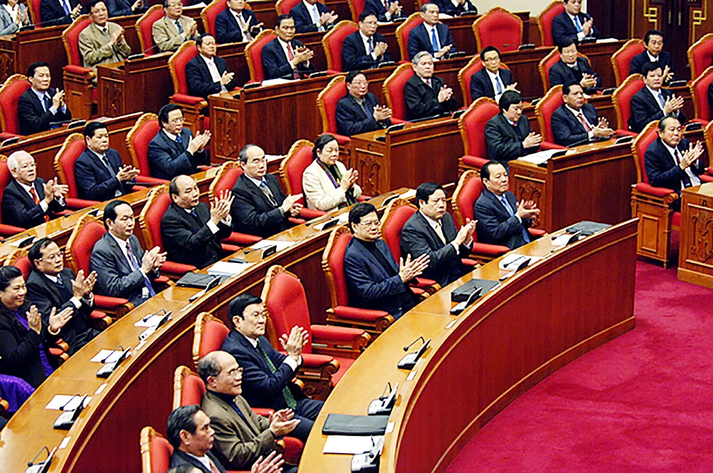 Thông báo Hội nghị lần thứ mười Ban Chấp hành Trung ương Đảng khóa XI