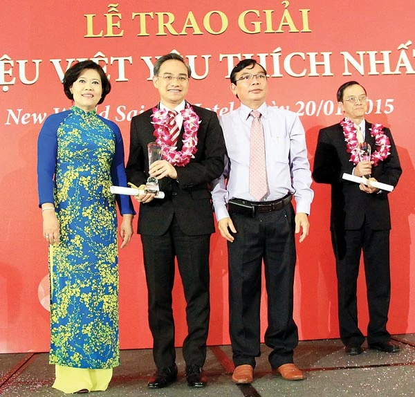 Vietravel khẳng định vị thế với 2 giải thưởng “Thương hiệu Việt” và ECAward