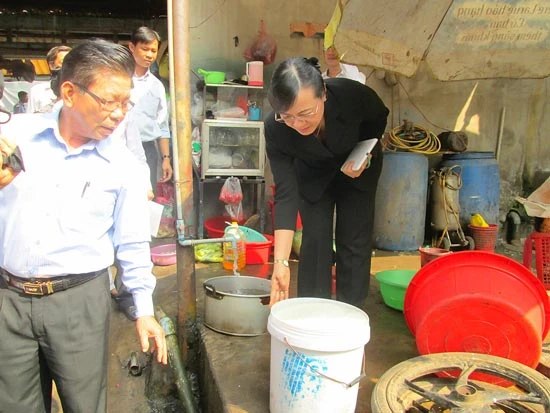 Quận Bình Tân, TPHCM: Cùng một tuyến đường chỗ có nước sạch, chỗ không