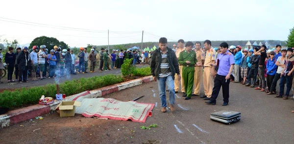 Húc đuôi ô tô, một thiếu nữ tử vong