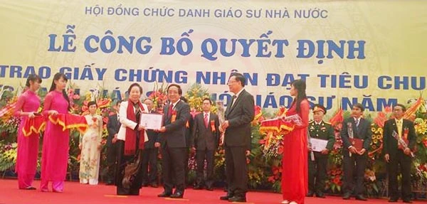 Phong tặng chức danh giáo sư, phó giáo sư cho 644 nhà giáo