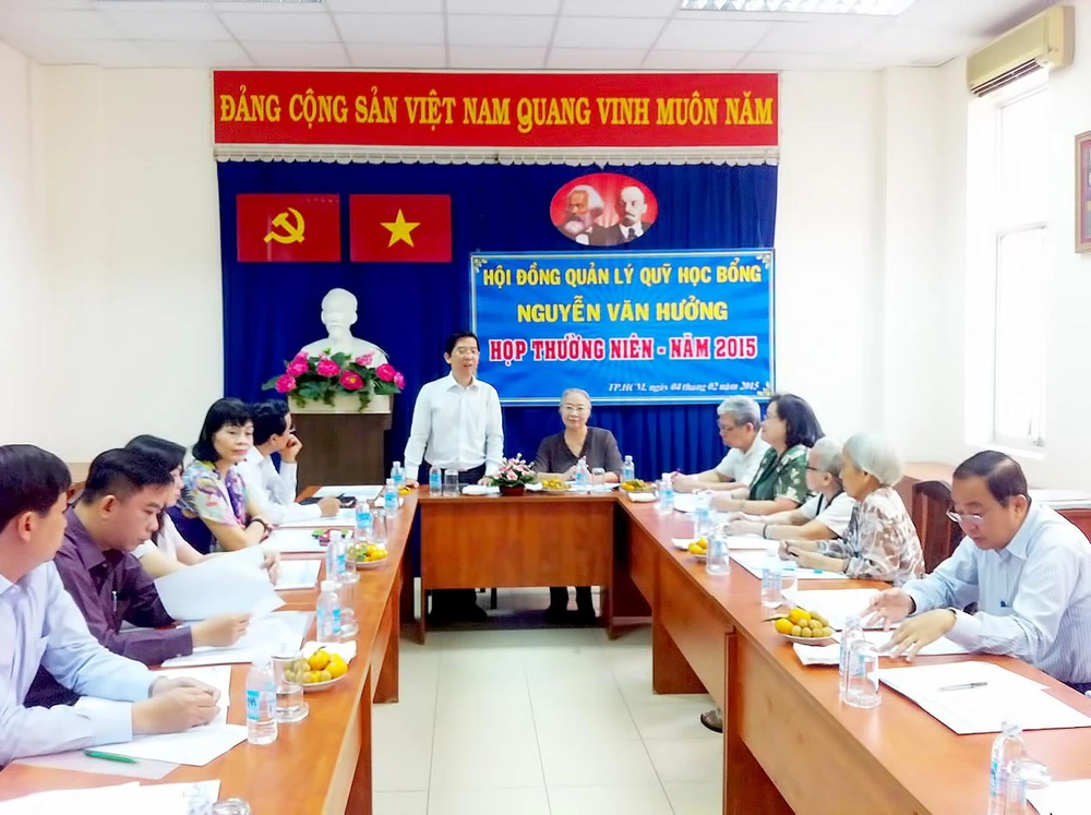 Quỹ học bổng Nguyễn Văn Hưởng năm 2015: Tâm huyết duy trì và phát triển