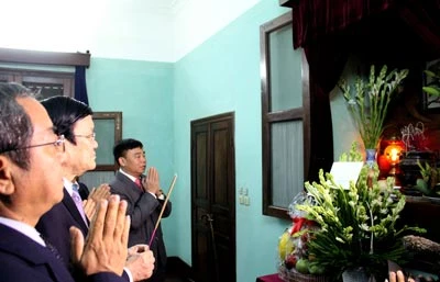 Chủ tịch nước Trương Tấn Sang dâng hưởng tưởng nhớ Chủ tịch Hồ Chí Minh