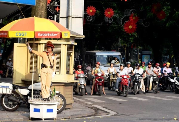 Ra quân đảm bảo an toàn giao thông đầu Xuân 2015