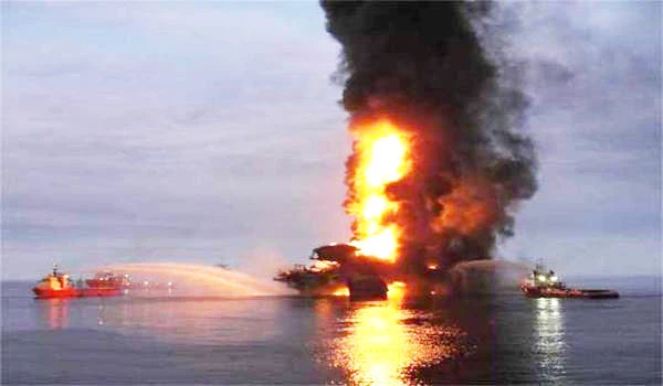 Hỏa hoạn tại giàn khoan dầu Mexico, 20 người thương vong
