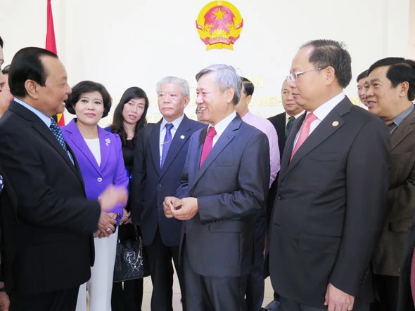 Đoàn đại biểu TPHCM thăm Đại sứ quán Việt Nam tại Lào