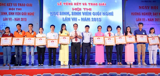 Tuyên dương 120 học sinh - sinh viên giỏi nghề