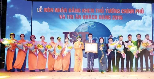 TST tourist hân hoan nhận bằng khen Thủ tướng Chính phủ