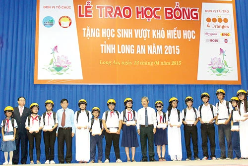 4 Oranges trao 400 suất học bỗng tại tỉnh Long An