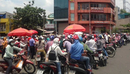 Hỗn loạn giành phần miễn phí