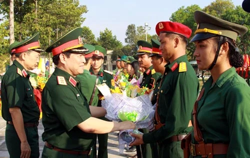 Thượng tướng Ngô Xuân Lịch kiểm tra công tác diễu binh, diễu hành lễ kỷ niệm 40 năm giải phóng miền Nam, thống nhất đất nước