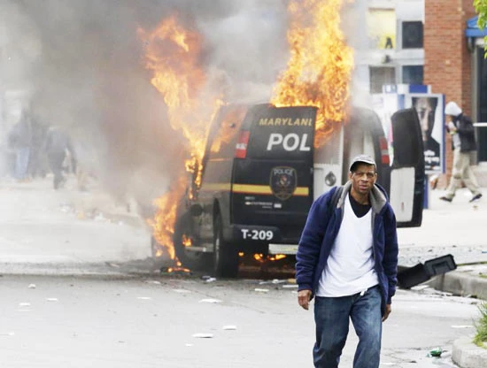 Mỹ: Bang Maryland tuyên bố tình trạng khẩn cấp do bạo động sắc tộc