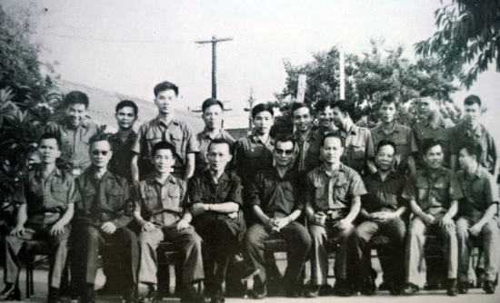 Ngày 29-4-1975, đại diện “lực lượng thứ ba” đến Trại Davis