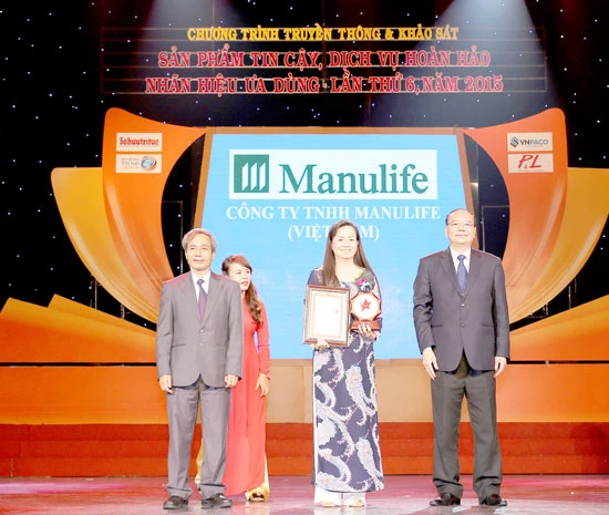 Manulife được trao tặng Huy chương vàng “Sản phẩm tin cậy 2015”