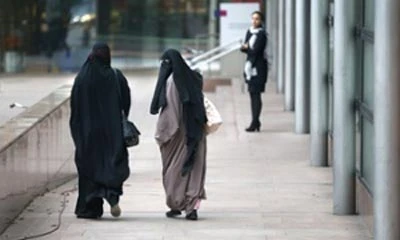Hà Lan cấm đeo mạng che mặt tại một số nơi công cộng
