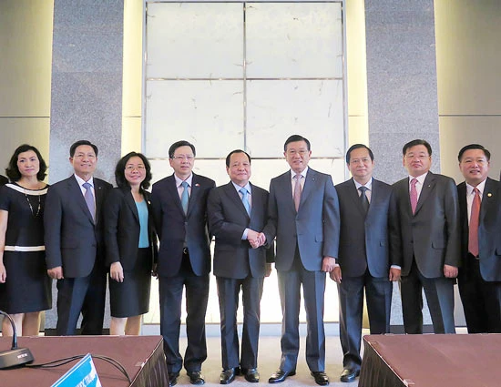 Bí thư Thành ủy TPHCM Lê Thanh Hải gặp gỡ Tổng Lãnh sự danh dự Việt Nam tại Busan