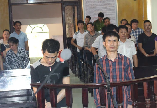 Hà Tĩnh: Án tù cho 2 đối tượng dùng súng đe doạ cưỡng đoạt tài sản