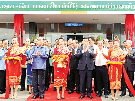 Chủ tịch nước Trương Tấn Sang dự lễ khánh thành sân bay quốc tế Attapeu (Lào)