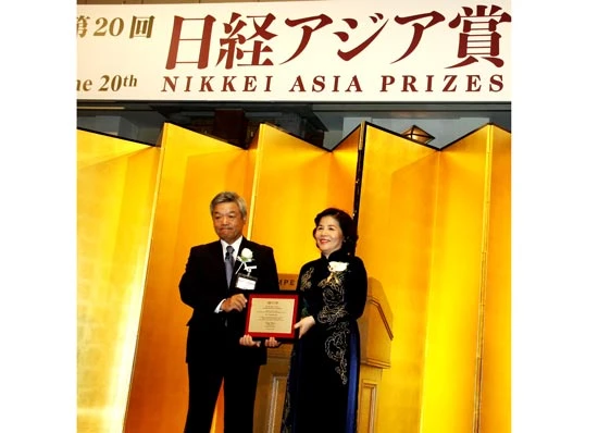 Bà Mai Kiều Liên - Ceo Vinamilk vinh dự nhận giải thưởng Nikkei Châu Á