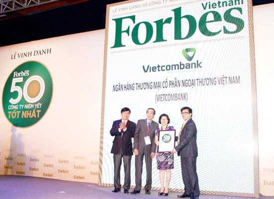 Vietcombank 3 năm liên tiếp được Tạp chí Forbes bình chọn Top 50 công ty niêm yết tốt nhất Việt Nam
