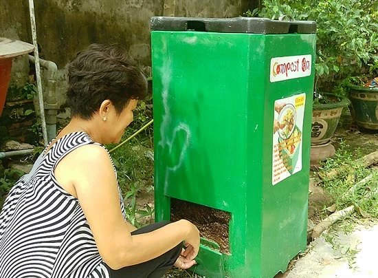 “Tận dụng” thùng rác compost