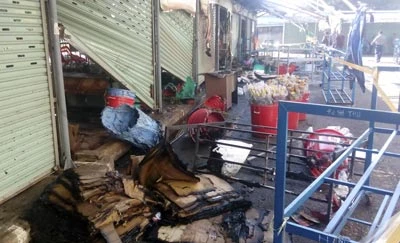 Cháy tại chợ Nông sản Thủ Đức, 7 kiot bị thiêu rụi