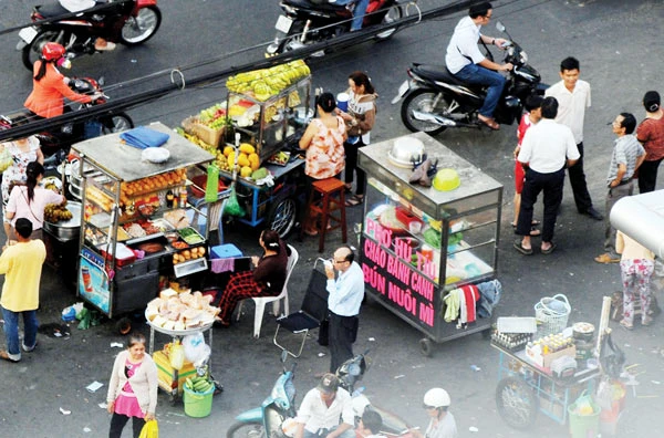 Khó lập lại trật tự lòng lề đường nếu chỉ nhắc nhở