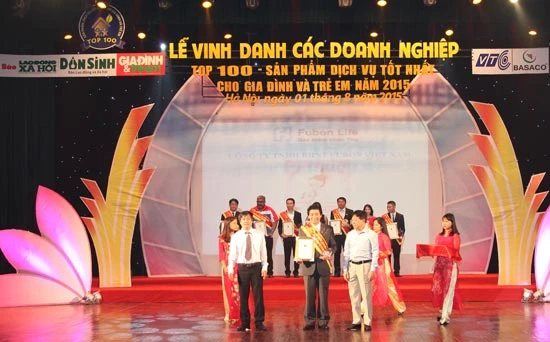 Fubon Life Việt Nam 3 năm liên tiếp đoạt giải “TOP 100 sản phẩm dịch vụ tốt nhất cho gia đình và trẻ em"