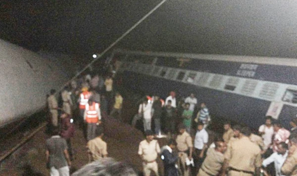 Ấn Độ: Hai vụ tai nạn tàu hoả trật bánh, 30 người thiệt mạng