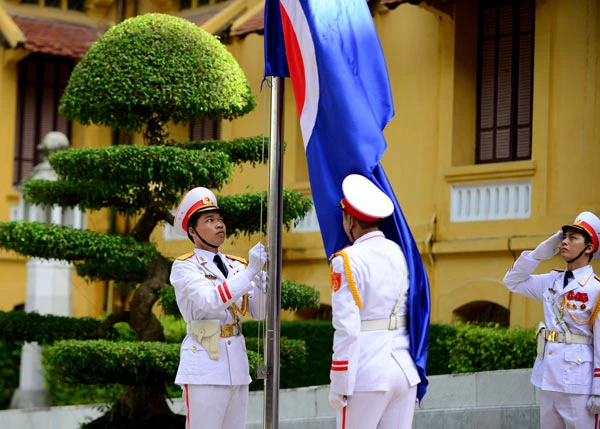 Thượng cờ ASEAN tại trụ sở Bộ Ngoại giao