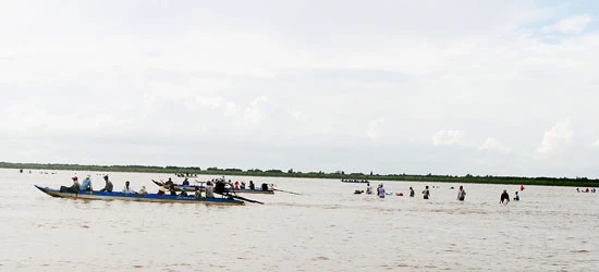 Tranh chấp bãi nghêu