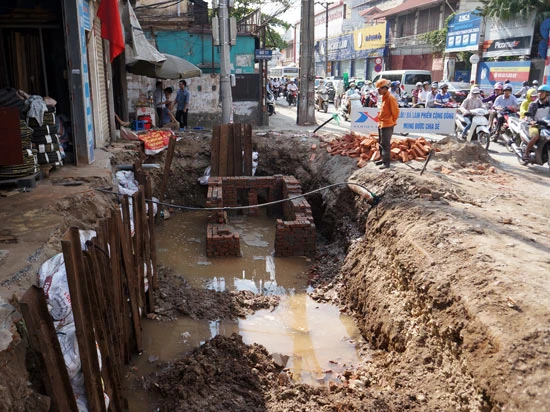 Hà Nội: Vỡ đường ống nước