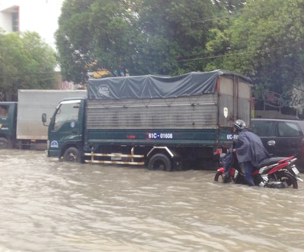 Thành phố Biên Hòa ngập nặng sau cơn mưa lớn