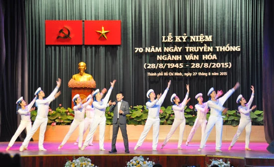 Xây dựng nền văn hóa Việt Nam tiên tiến, đậm đà bản sắc