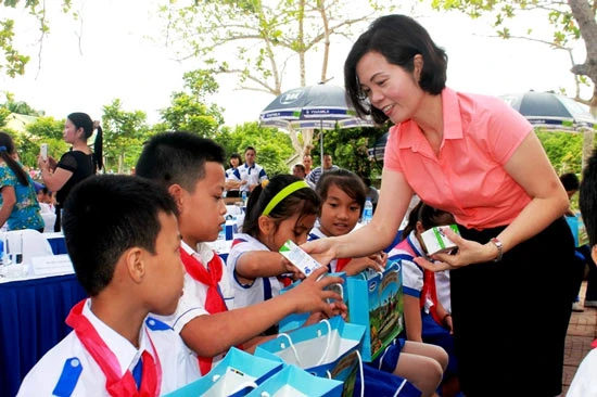 Năm 2015: Vinamilk dành 8 tỷ đồng cho Quỹ sữa “Vươn Cao Việt Nam”