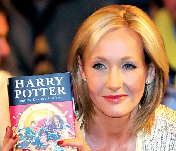 JK Rowling - nữ văn sĩ phi thường