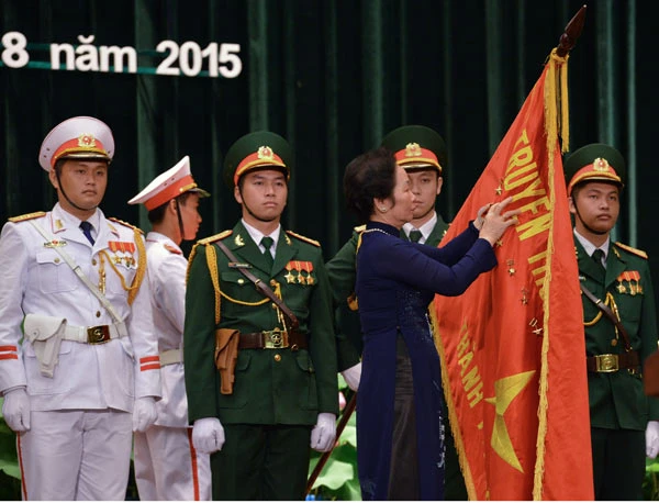 Tặng thưởng Huân chương Hồ Chí Minh cho nhân dân và cán bộ TPHCM