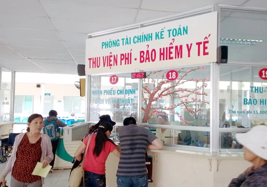 Gỡ gánh nặng bảo hiểm y tế học sinh - sinh viên