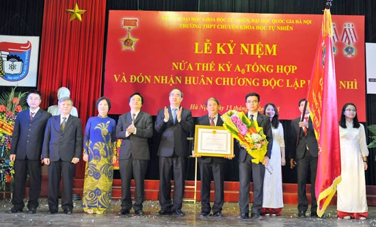 Khối Toán - Tin (A­0) Tổng hợp: Nửa thế kỷ góp phần đem lại niềm tự hào cho đất nước