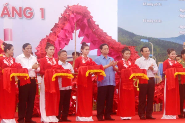 Thủ tướng Nguyễn Tấn Dũng dự lễ khánh thành Nhà máy nhiệt điện Vũng Áng 1