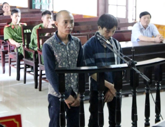 Hà Tĩnh: Tuyên án tù 2 đối tượng đâm chết người rồi bỏ trốn