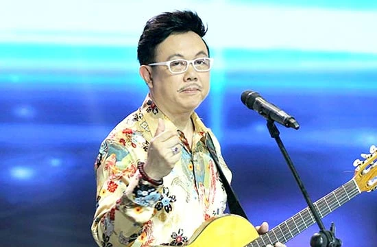 Đêm Sài Gòn: Nghệ sĩ Chí Tài, Vietnam Idol Vân Quỳnh lần đầu hội ngộ